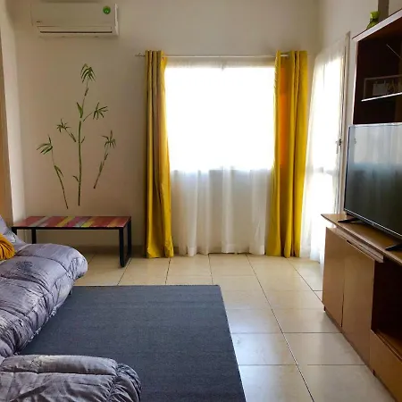 Super 3 Bed, Next To Sea/beach - Ideal Location