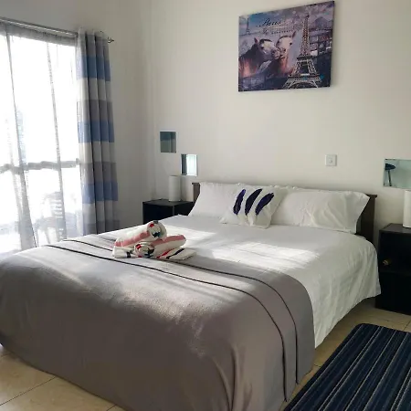Super 3 Bed, Next To Sea/beach - Ideal Location *